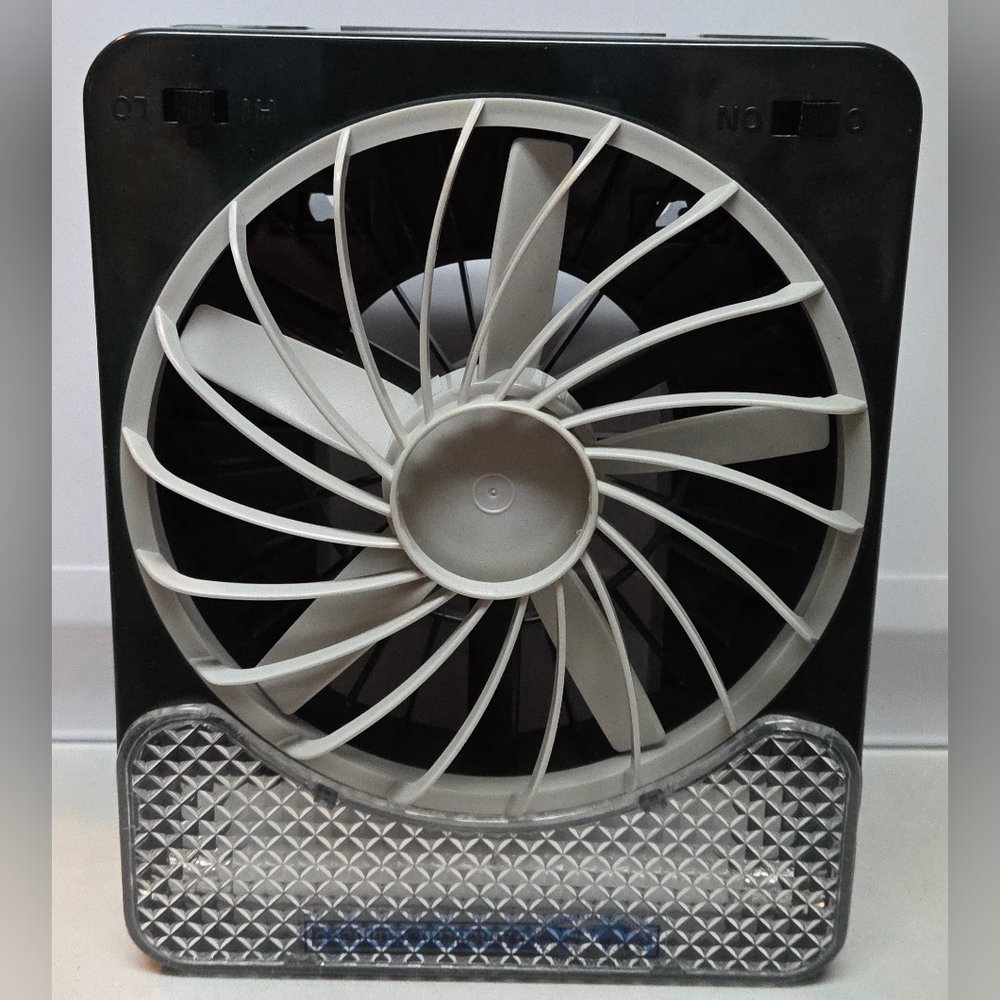 American Camper Portable Battery Powered Fan/Light 5x6x3